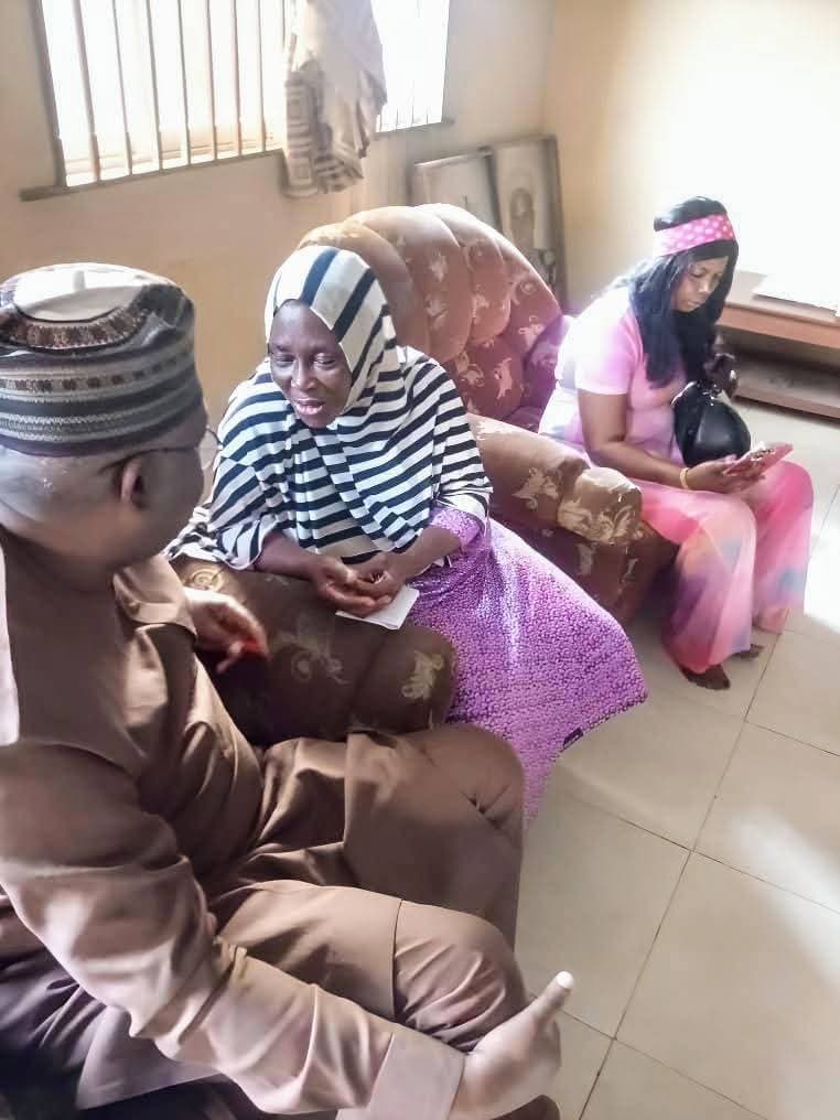 Gbenga Hashim Pays Condolence Visit To Late Abiodun Aremu’s Family, Says A Great Star Has Fallen